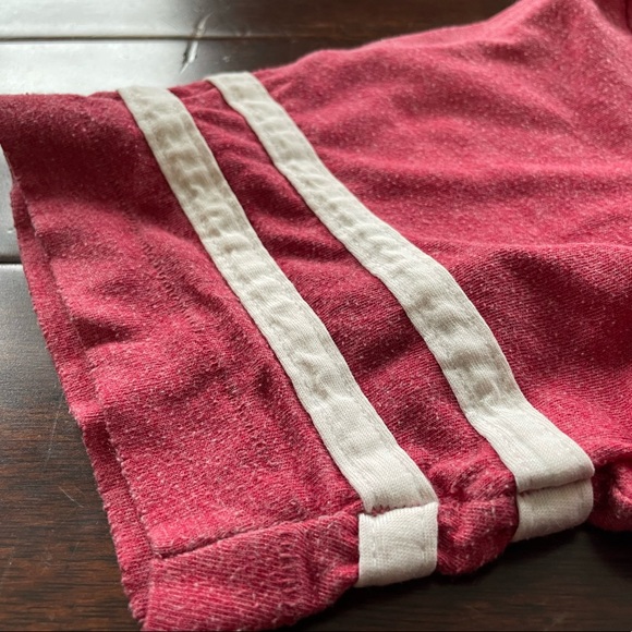 Dieu et mon droit, ("God and my right"), Red T-Shirt with White Stripes by ACE - Picture 4 of 8